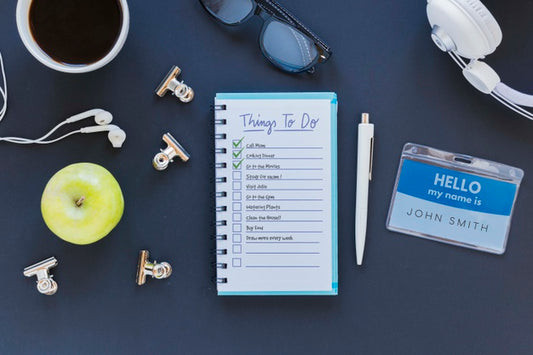 Free Top View Notepad With To Do List On The Desk Psd