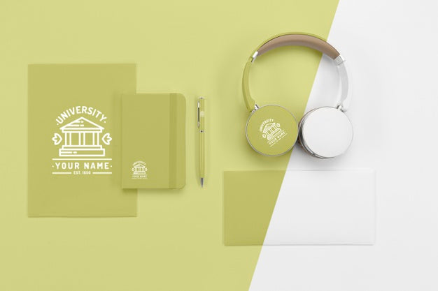 Free Top View Of Back To School Headphones With Notebooks And Pen Psd