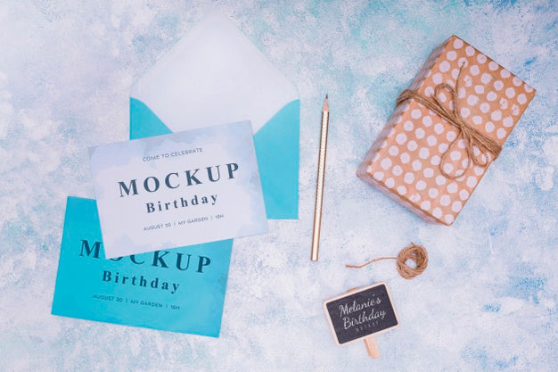 Free Top View Of Birthday Gift Mock-Up With Card Psd