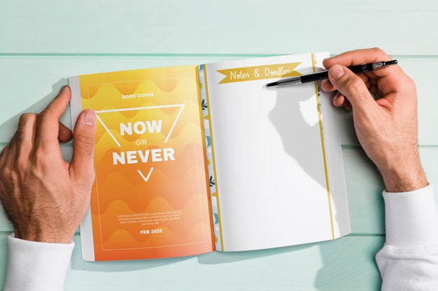 Free Top View Of Brochure Concept Mock-Up Psd