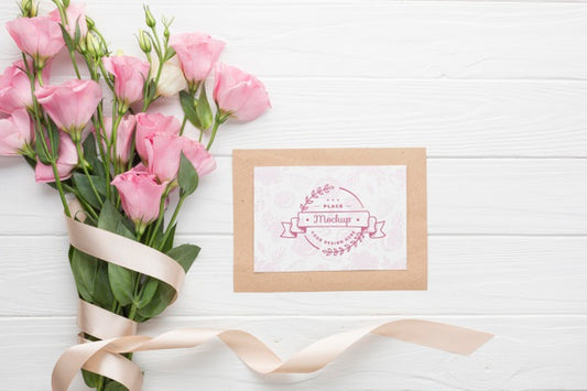 Free Top View Of Card With Pink Roses Psd