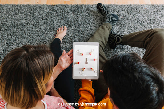 Free Top View Of Couple Looking At Tablet Psd