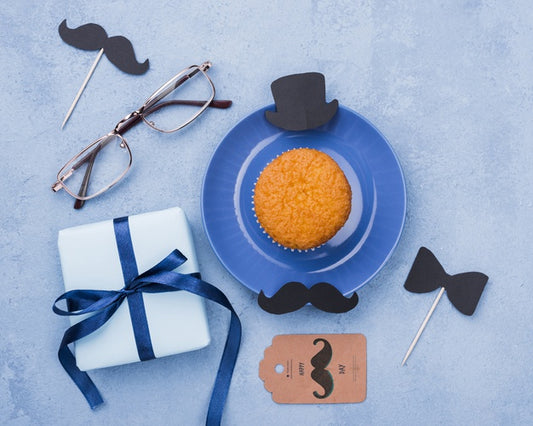 Free Top View Of Cupcake With Glasses And Gift For Fathers Day Psd