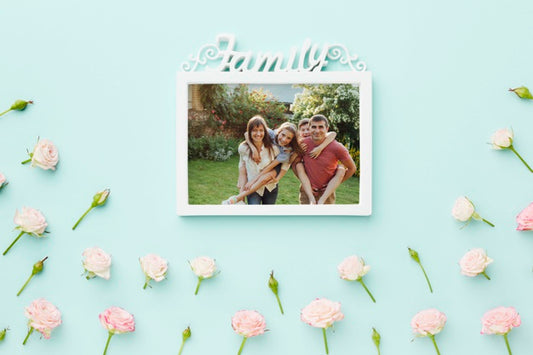 Free Top View Of Family Frame With Spring Roses Psd