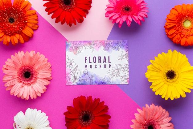 Free Top View Of Mock-Up Card With Daisies Psd