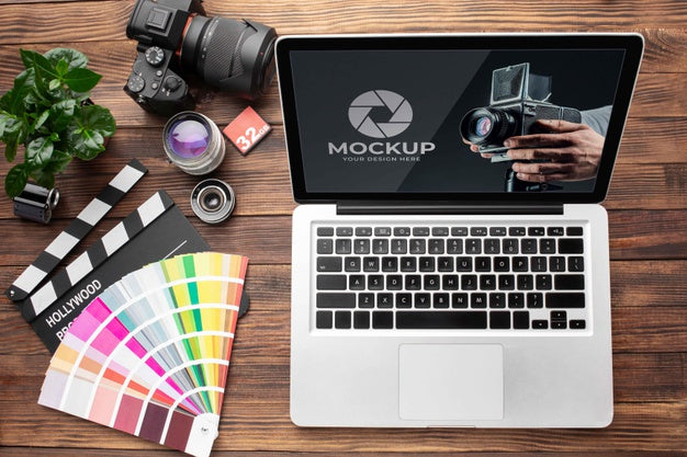 Free Top View Of Photographer Wooden Workspace With Laptop Psd