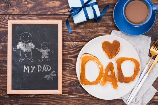Free Top View Of Plate With Pancakes And Frame For Fathers Day Psd