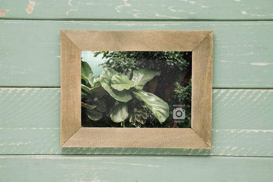 Free Top View Of Rectangular Frame On Wooden Background Psd