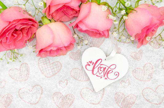 Free Top View Of Roses With Heart For Mother'S Day Psd