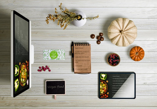 Free Top View Of Thanksgiving Concept On Wooden Table Psd