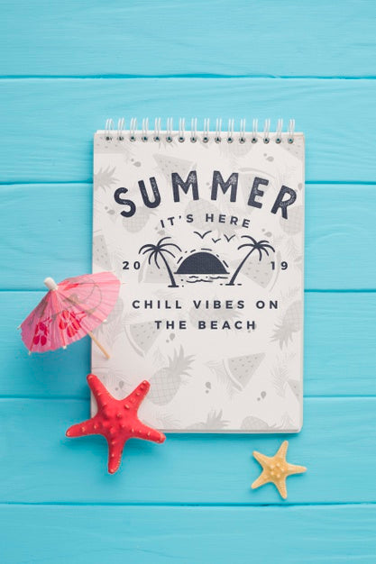 Free Top View Summer Notepad With Cocktail Umbrella Psd