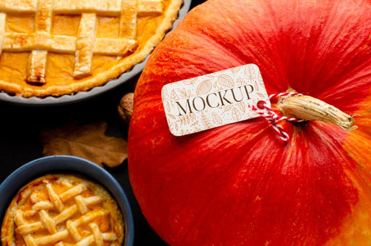 Free Top View Thanksgiving Pumpkin And Pie Psd