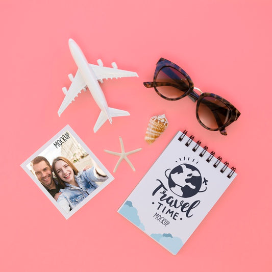 Free Top View Travel Concept With Sunglasses Psd