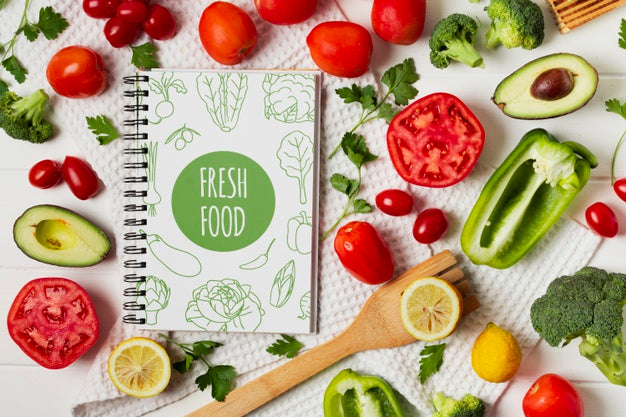 Free Top View Vegetables Assortment With Notebook Mock-Up Psd
