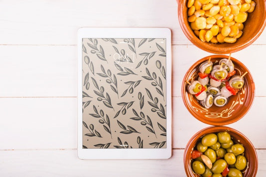 Free Traditional Spanish Food Mockup With Tablet Psd