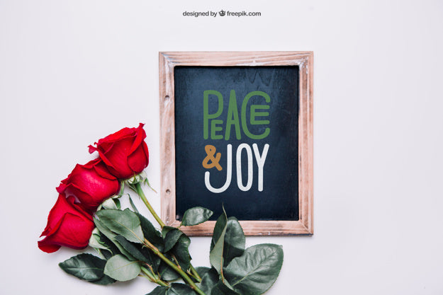 Free Valentine Mockup With Slate Next To Roses Psd