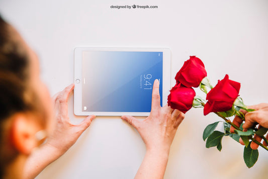 Free Valentine Mockup With Tablet Psd