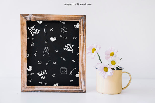Free Wedding Decoration With Slate And Flowers In Mug Psd
