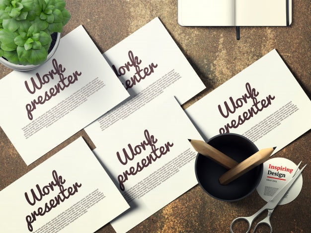 Free White Work Presenter On Wooden Desktop Mock Up Psd