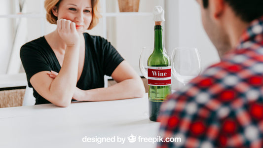 Free Wine Mockup With Couple At Table Psd