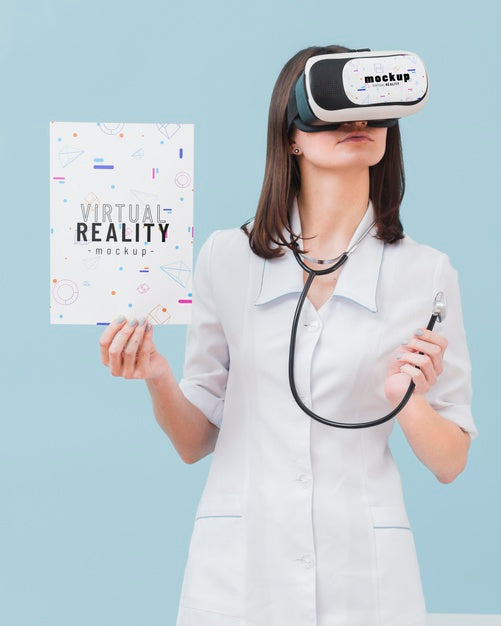 Free Woman Doctor Wearing Virtual Reality Headset Psd