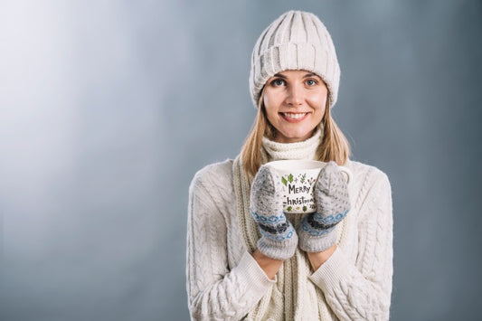 Free Woman Holding Cup Mockup With Christmas Concept Psd