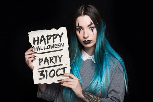 Free Woman Holding Paper With Halloween Lettering Psd