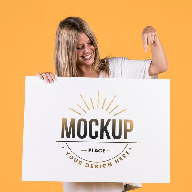 Free Woman Holding Sign Mock-Up Psd