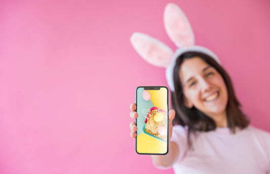 Free Woman Holding Smartphone Mockup For Easter Psd
