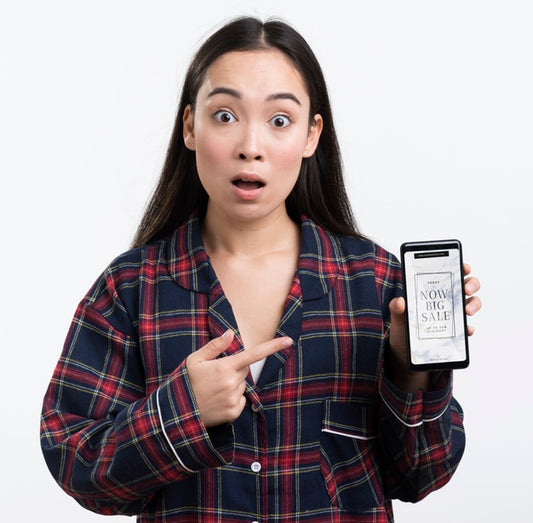 Free Woman Looking Surprised And Holding A Sale Mock-Up Phone Psd