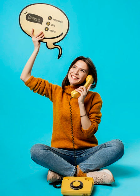 Free Woman With Chat Bubble And Old Phone Psd
