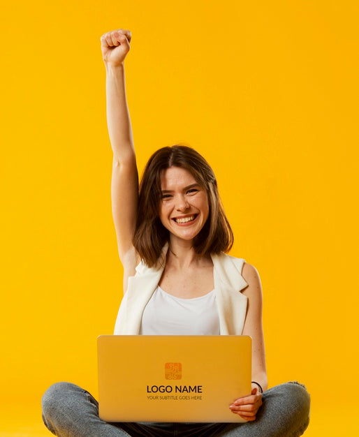 Free Woman With Laptop Psd