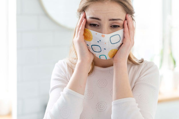 Free Woman With Medical Mask Concept Mock-Up Psd