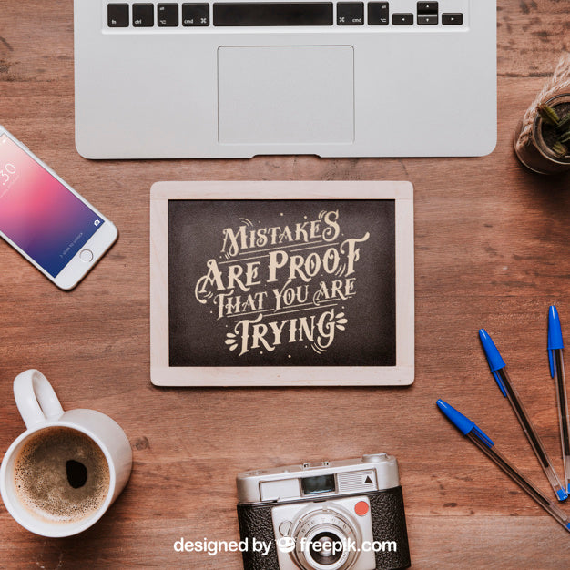 Free Workspace Mockup With Slate In Middle Psd