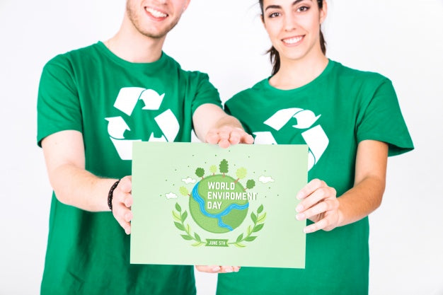 Free World Environment Day Mockup With Volunteer Couple Holding Paper Psd
