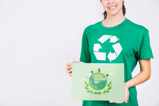 Free World Environment Day Mockup With Volunteer Holding Paper Psd