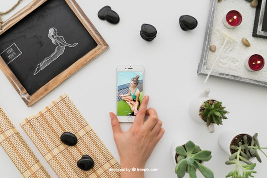 Free Yoga Decoration With Smartphone Psd