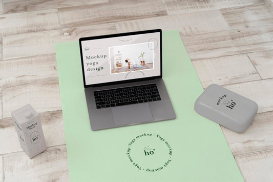 Free Yoga Mock-Up Accessories On The Floor Psd