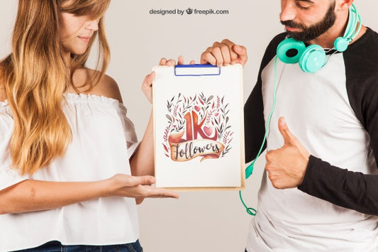 Free Young Couple Presenting Clipboard Psd