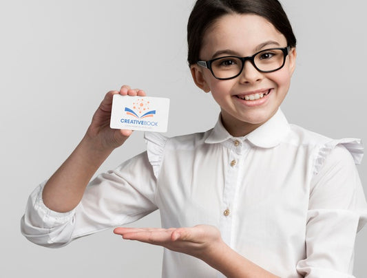 Free Young Girl Holding Business Card Mock-Up Psd