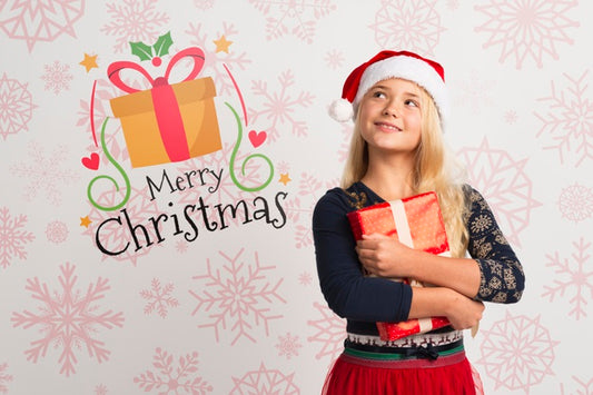 Free Young Girl With Santa Hat Holding Gift Psd