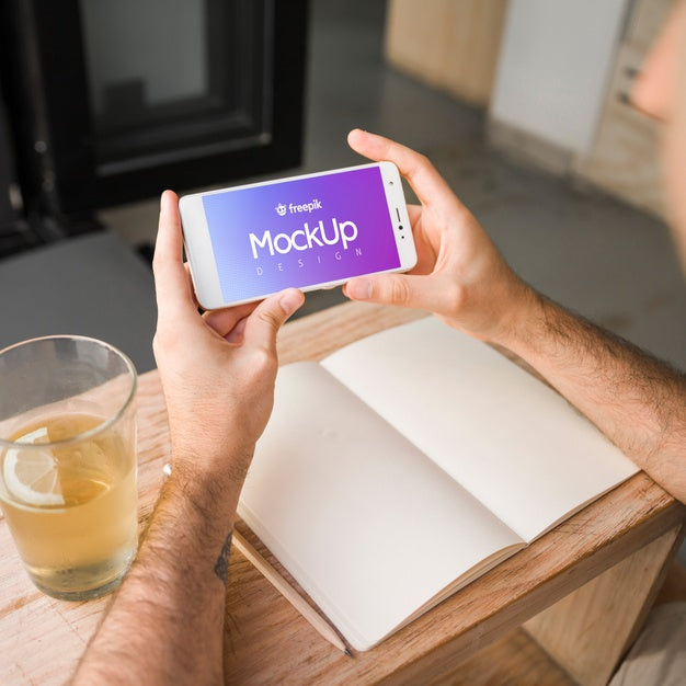 Free Young Man With A Smartphone Mockup Psd