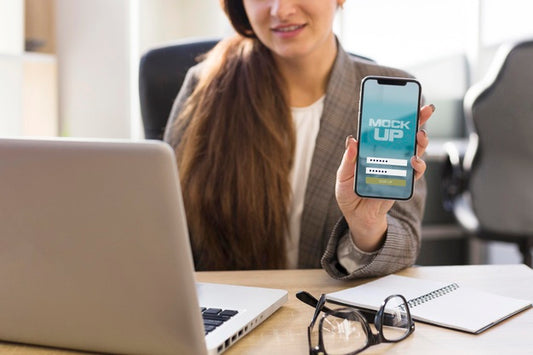 Free Young Woman Showing Her Phone Screen Mock-Up At Work Psd