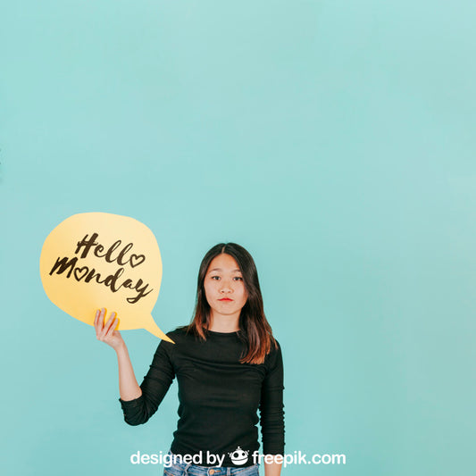 Free Young Woman With Speech Bubble Mockup Psd