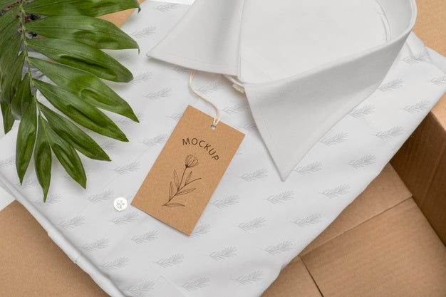 Free Zero-Waste Packaging With Shirt And Price Tag Mock-Up Psd